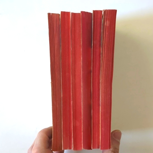 Vintage Harlequin Romance pocketbooks! - Picture 10 of 11